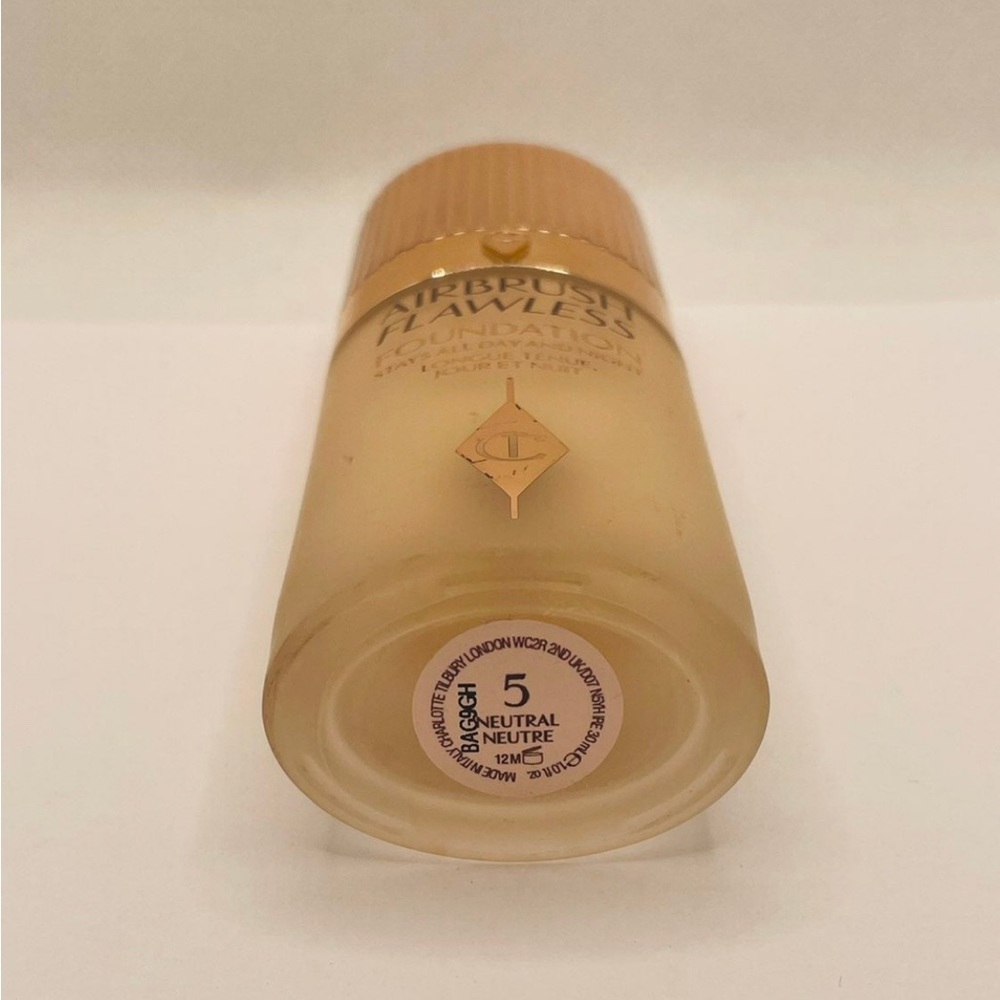 Charlotte Tilbury Airbrush Flawless Foundation - Picture 3 of 3